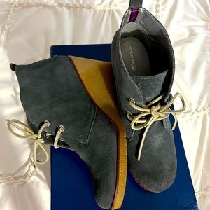 Sperry heeled suede bootie